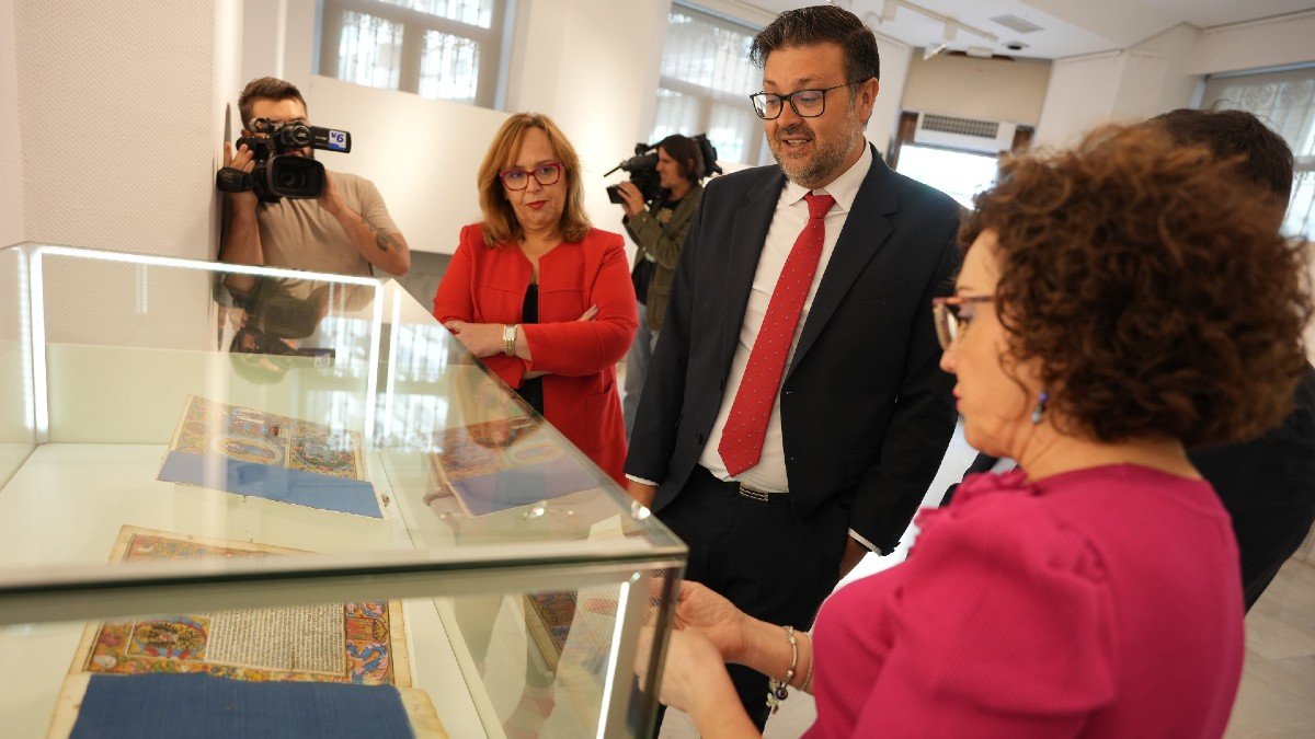 Pastor ha visitado el Archivo Provincial de Albacete. - JCCM