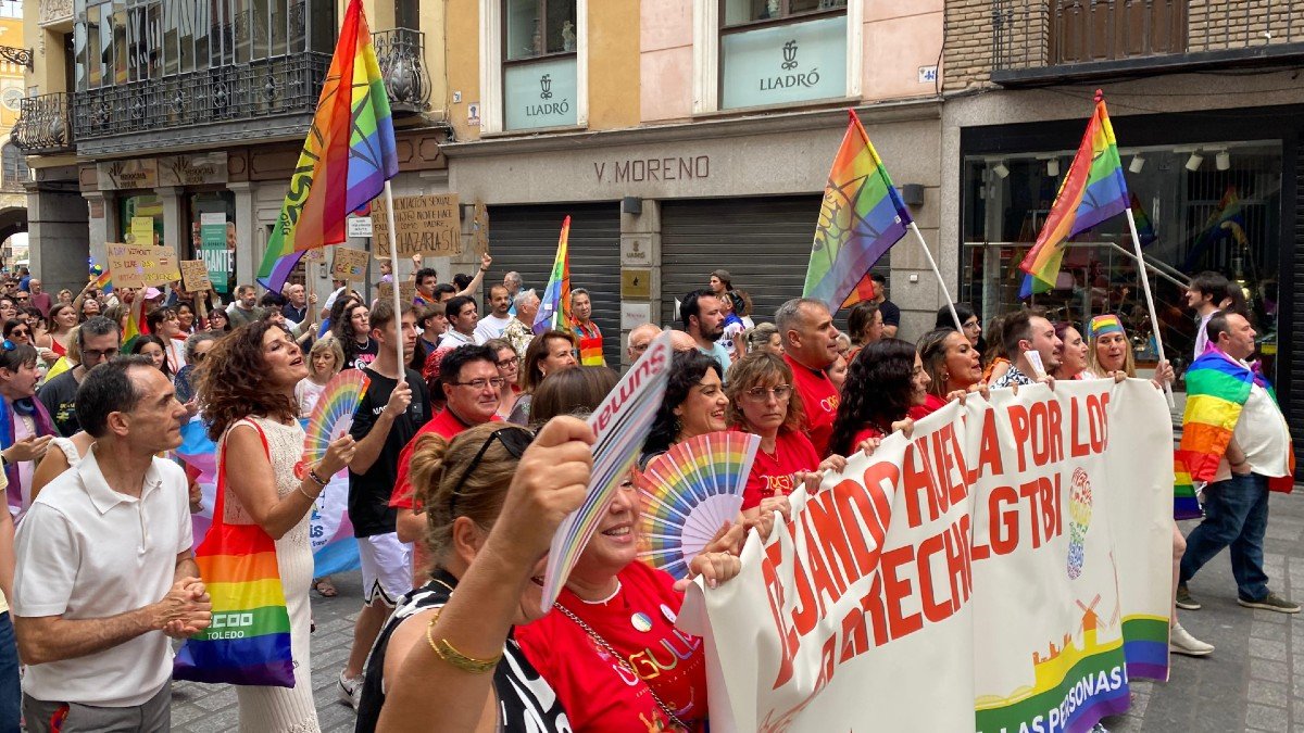 Varios centenares de personas han participado en la manifestación celebrada en Toledo.