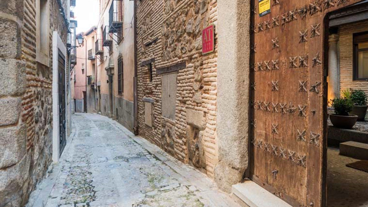 Un tercio de las viviendas de uso turístico de la región se concentra en la ciudad de Toledo. - ARCHIVO