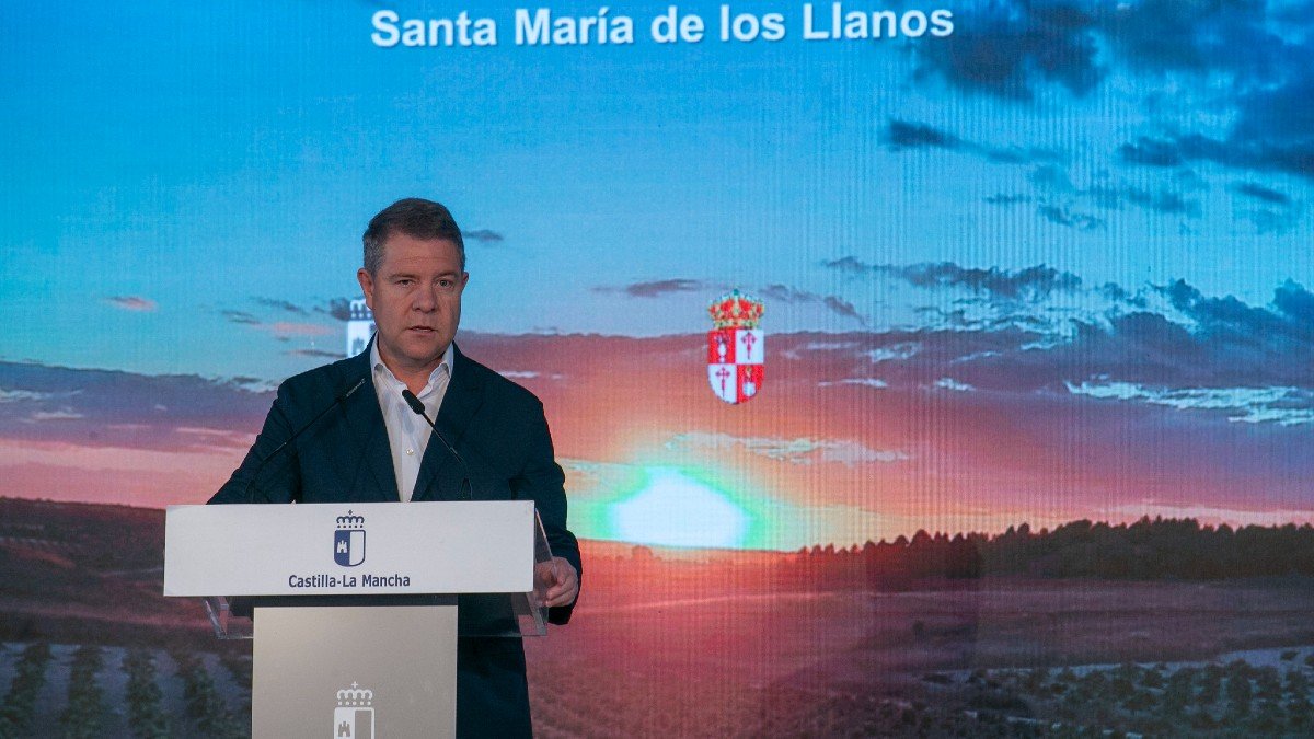 Page durante su intervención en la inauguración de la escuela infantil en Santa María de los Llanos. A. PÉREZ | JCCM