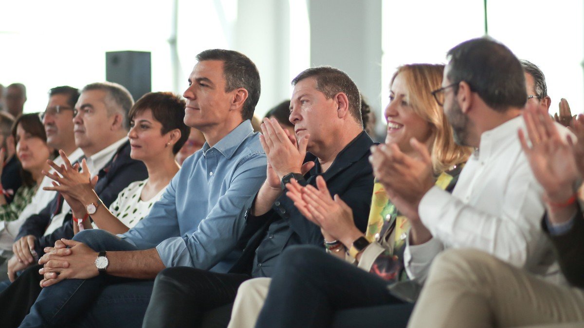 Rodríguez, Sánchez y García-Page durante un acto del PSOE en Puertollano. - ARCHIVO