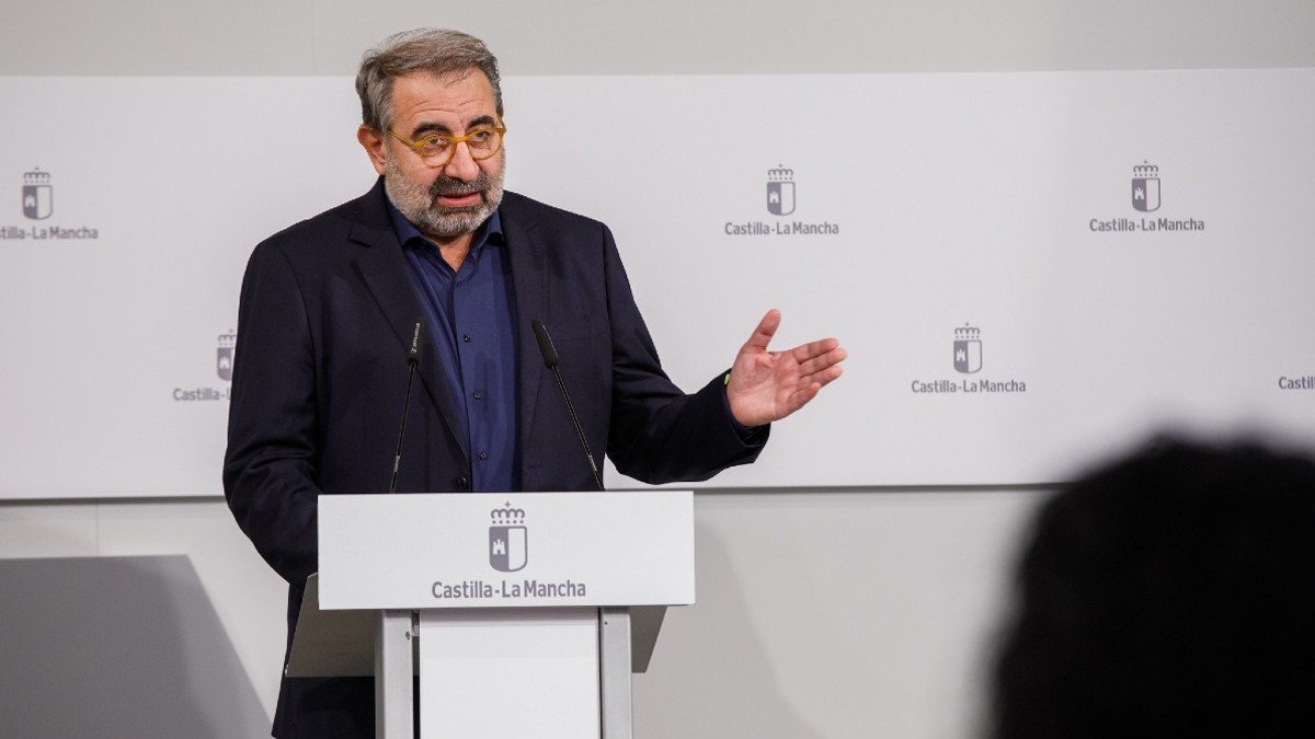 El consejero de Sanidad, Jesús Fernández, durante la rueda de prensa que ha ofrecido en Toledo. - D. ESTEBAN