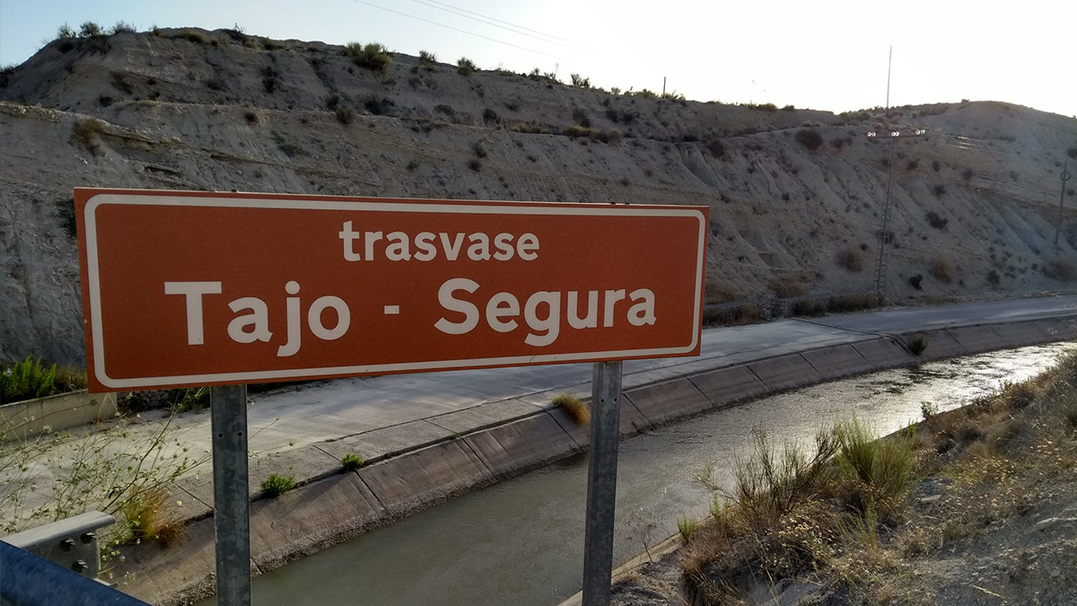 Castilla-La Mancha advierte al Levante sobre las reglas del trasvase:  Si se nos muerde, iremos a por el cien por cien 